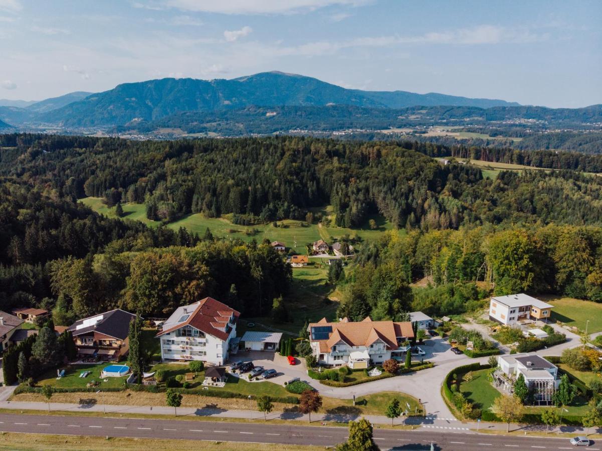 Ferienwohnungen Panorama Harrys Bike Tours فيلاخ المظهر الخارجي الصورة