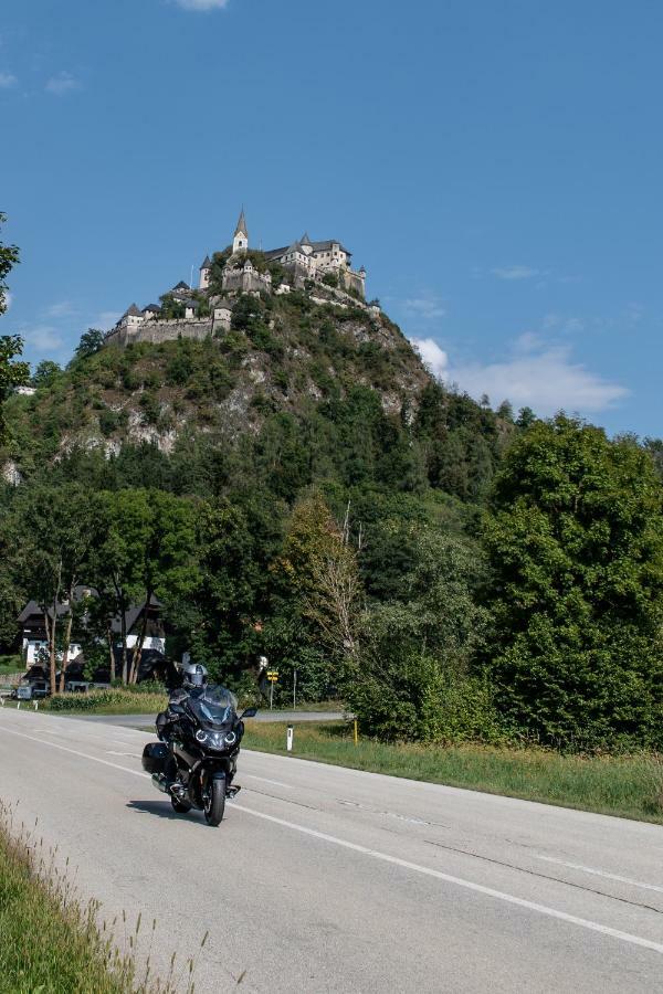 Ferienwohnungen Panorama Harrys Bike Tours فيلاخ المظهر الخارجي الصورة